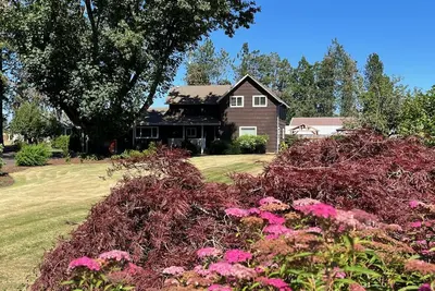 Image de Ferme de charme du début du siècle près du parc d'état de Silver Falls et des établissements vinicoles