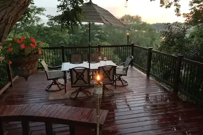 Image de Charmante maison au sommet d'une colline avec vue sur la ville