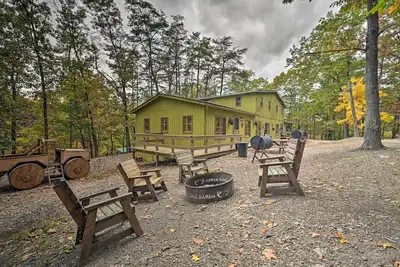 Image de Urban Ranch Apt w / 50 Acres by Raystown Lake!