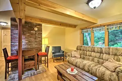 Image de Nouveau! Bord de l'eau Rumney Cabin avec accès au lac Stinson