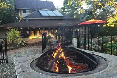 Image de Petaluma Koi Pond Retreat. . . . très relaxant et proche de la région viticole