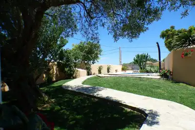 Image de Maison rurale avec piscine privée, jardin et jardin