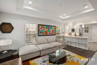 Image de Marchez ou scootez jusqu'à Ut / E 6th / Downtown East Side House