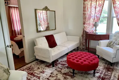 Image de The Red Cottage-Renseignez-vous sur les tarifs de location à long terme!