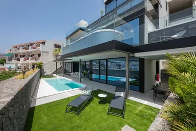 Image de Appartement de luxe avec piscine, grande terrasse et jardin privé