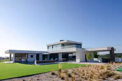Image de État neuf: Villa Disignative Silvercoast Portugal Avec Piscine À INFINITÉ CHAUFFÉE