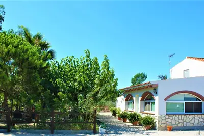 Image de Villa Delta, terrain de 2000 m avec piscine, barbecue et lagon privé