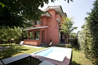 Image de Offre SPÉCIALE! , Villa à Forte dei Marmi avec piscine, WiFi, barbecue, près des clubs de plage