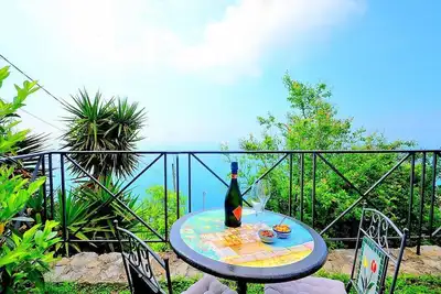 Image de Villa Almerina: Une maison indépendante de trois étages élégante et accueillante faisant face au soleil et à la mer.