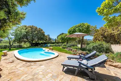 Superbe Country Villa avec vue sur la montagne sur 6 acres de terres privées