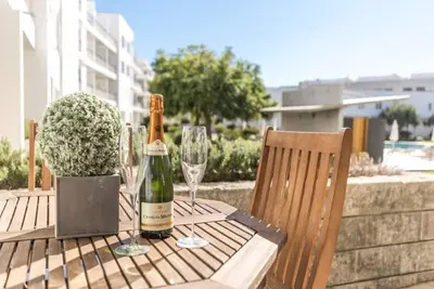 Image de Appartement de 2 chambres au rez-de-chaussée, situé dans le port de plaisance primé de Lagos