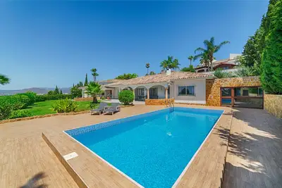 Image de Villa avec vue magnifique et très bien situé.