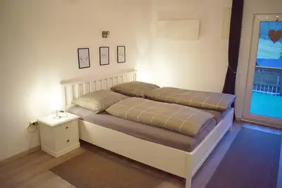 Image de Appartement de vacances confortable de 32 m² avec terrasse sur le toit et balcon couvert; Parking gratuit et Wi-Fi