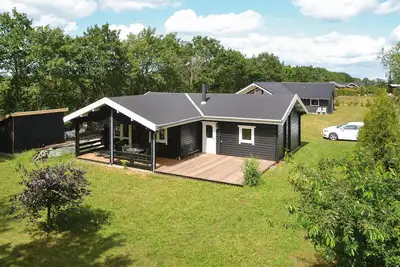 Image de Belle maison de 2 chambres à Hovborg
