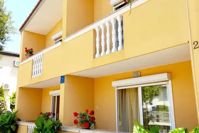 Image de Wifi gratuit, 250m de la plage, air conditionné, parking privé, 2 + 2