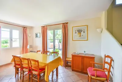 Image de Maison climatisée pour 8 Personnes avec jardin privatif et terrasse