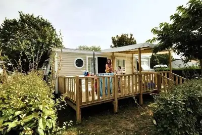 Image de Mobil-Home Confort 31m² (3 chambres) + Tv + terrasse semi-couverte 6 personnes