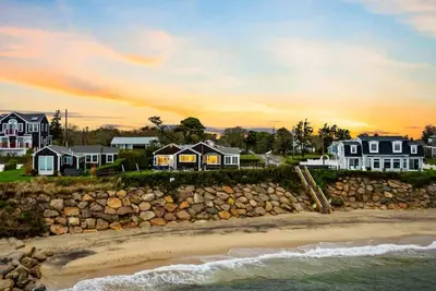 Image de Bungalow de Charme Cape Cod Beach Front