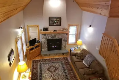 Image de Woodland Chalet - Chalet rénové au cœur de la nature sauvage de Bayfield à Brickyard Creek