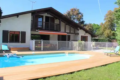 Image de Piscine, spa et maison spacieuse 3***ensoleillée, au calme.