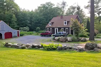 Image de Nouveau pour Vrbo! Superbe maison de 3 chambres sur le lac sur 3 hectares avec vue, toutes commodités