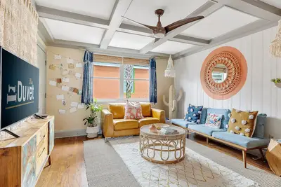 Image de Southern Shangri-La (Unité A) - Centre-ville historique - À seulement 2 pâtés de maisons de King Street!