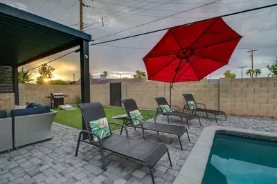 Image de Superbe rénovation moderne avec piscine chauffée près de la vieille ville de Scottsdale et de l'Asu!