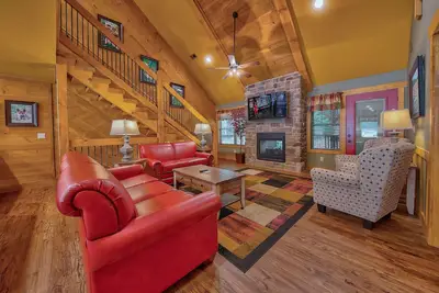 Image de Sentez le stress disparaître lorsque vous entrez dans la pause. Ceci est une nouvelle cabine complète de toutes les commodités de la maison. Détendez-vous et profitez des sons et des animaux des Great Smoky Mountains.