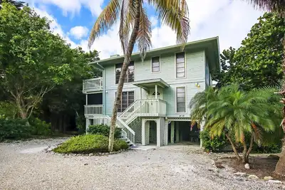 56 Sunset Captiva 2 Bedroom / 2. 5 Bath House