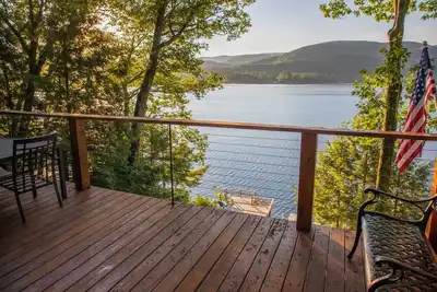 Image de Waterfront Lake House avec une vue incroyable!
