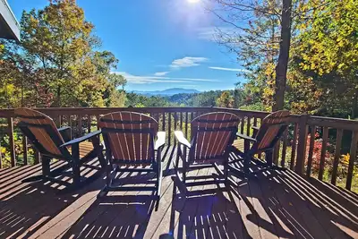 Image de Nouveau! ! Vue sur la montagne, bain à remous, 2 lits King, WiFi, routes sûres, parking couvert