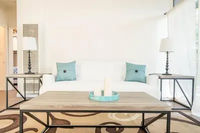 Image de Bungalow design au centre-ville de Davis