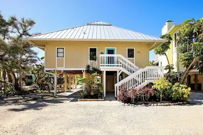 16 Sunset Captiva 2 Bedroom / 2. 5 Bath House