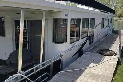 Image de Péniche à l'embouchure du lac Seneca!
