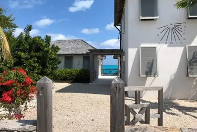 Image de Exuma Hawksbill House 3-Bdrm, 2 + acres Water Front!