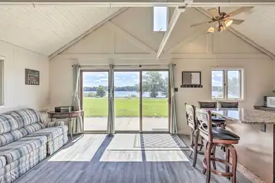 Image de Nouveau! Bord du lac Butternut Home avec quai privé