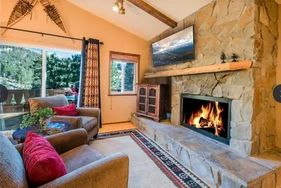 Image de Maison à couper le souffle à Tahoe Mountain avec bain à remous et sauna Offre SPÉCIALE De Saison