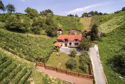 Image de Superbe maison à Vinica avec sauna