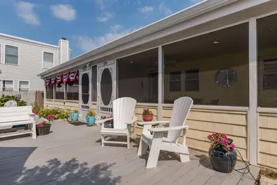 Image de Récemment rénové, à quelques pas de la plage et des chiens!