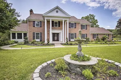 Image de Nouveau! Majestueuse Potomac House avec piscine, étang et belvédère!