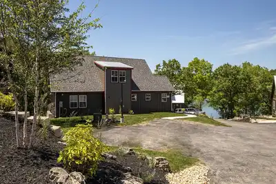 Image de Cabine n ° 6 au magnifique lac Table Rock!