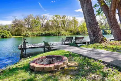 Image de Riverside Retreat: \"Lieu privé\"