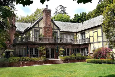 Image de Louer Ce Manoir Historique De Warner Brother - 1. 6 Acres- Piscine Et Tennis