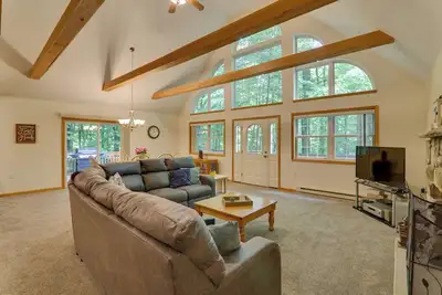 Image de Arrowhead Lake Resort Maison familiale avec terrasse spacieuse!