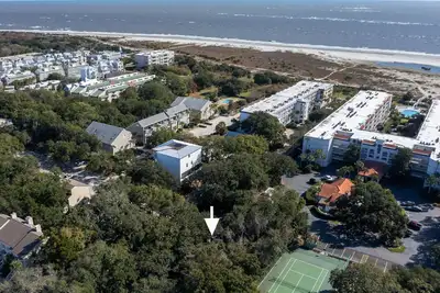 Image de Confortable maison de 2 chambres à coucher située sur une rue sans issue calme