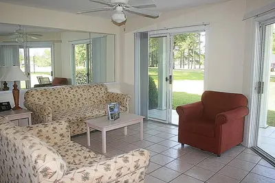 Image de 2 chambres, 2 salles de bains, vue sur le golf, plages à proximité et fruits de mer de style calebasse (2703)