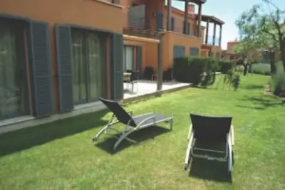 Maison À Bonmont Avec Piscine
