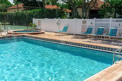 Image de Nouvelle Liste! Trois appartements x 2br / 2ba pour 15 personnes. Près d'attractions, Img