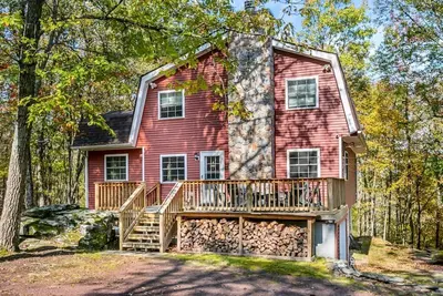 Image de Masthope 4 chambres à coucher 100% neuf, vues magnifiques sur les montagnes, cul-de-sac privé