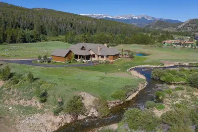 Spectacular Home avec 10 Mile Range vues. 5000 pieds carrés sur 8 acres.